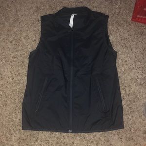 Light lulu lemon running vest.